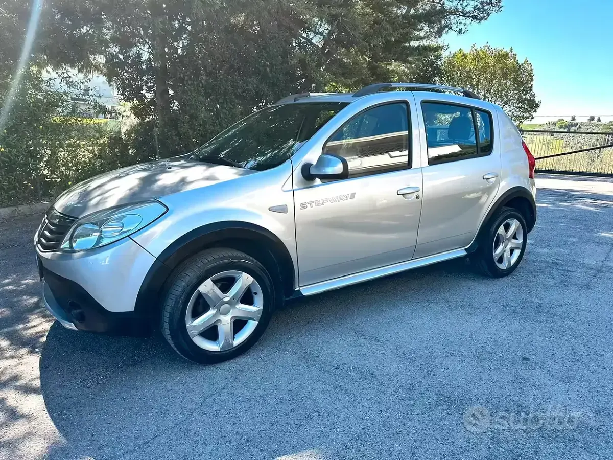 Usata Dacia Sandero 84 CV (61 kW) 2012 Berlina