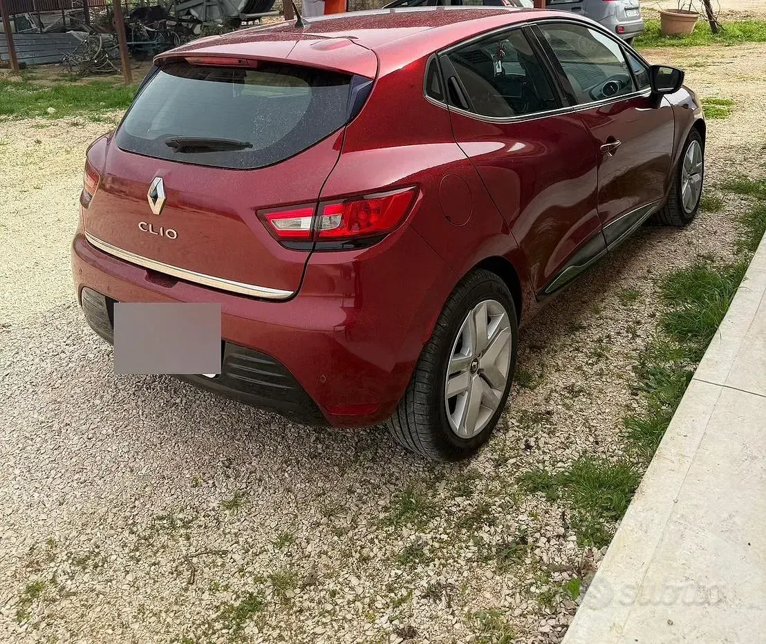 Usata Renault Clio 75 CV (55 kW) 2018 Rosso Utilitaria