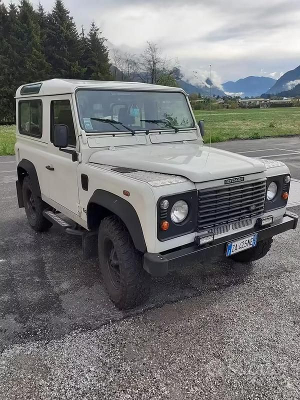 Usata Land Rover Defender 122 CV (89 kW) 2002 Bianco Station wagon