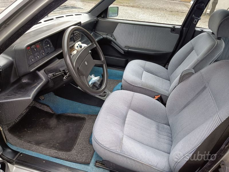 Usata Lancia Prisma 77 CV (56 kW) 1988 Grigio Berlina