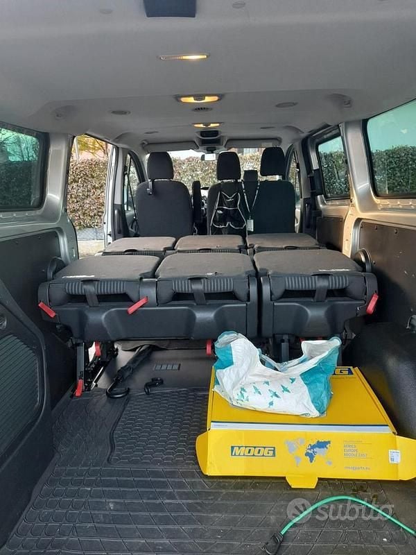 Usata Ford Transit Custom 125 CV (91 kW) 2012 Grigio Monovolume