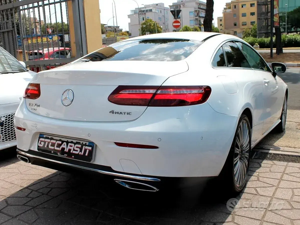 Usata Mercedes E220 194 CV (142 kW) 2018 Bianco Coupé