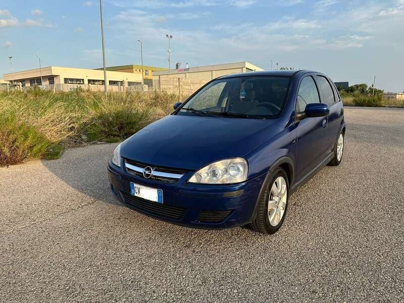 Blu/azzurro Usata 2005 Opel Corsa Enjoy Due volumi | 2500 € (Buon prezzo) - Immagine 1/4
