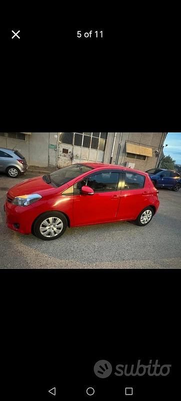 Usata Toyota Yaris 69 CV (50 kW) 2013 Rosso Utilitaria