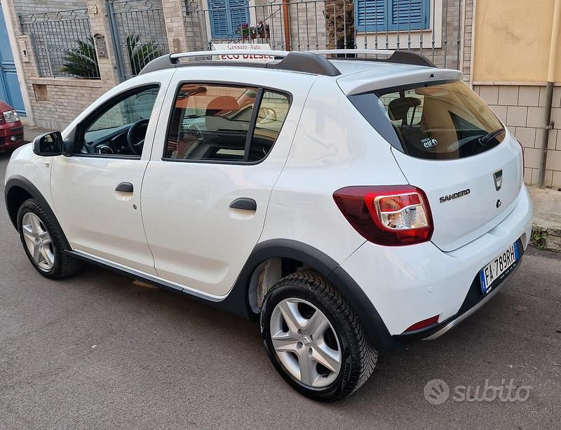 Usata Dacia Sandero Stepway 90 CV (66 kW) 2015 Bianco SUV