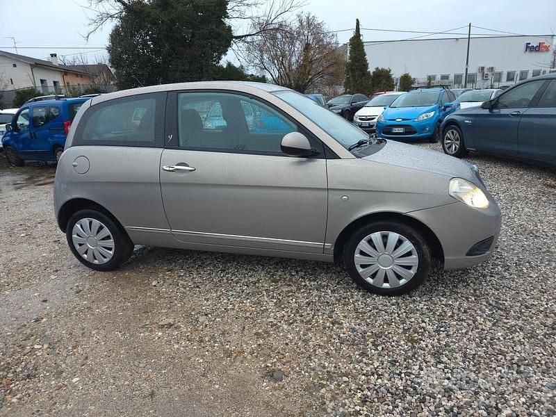 Usata Lancia Ypsilon 69 CV (50 kW) 2010 Grigio Utilitaria