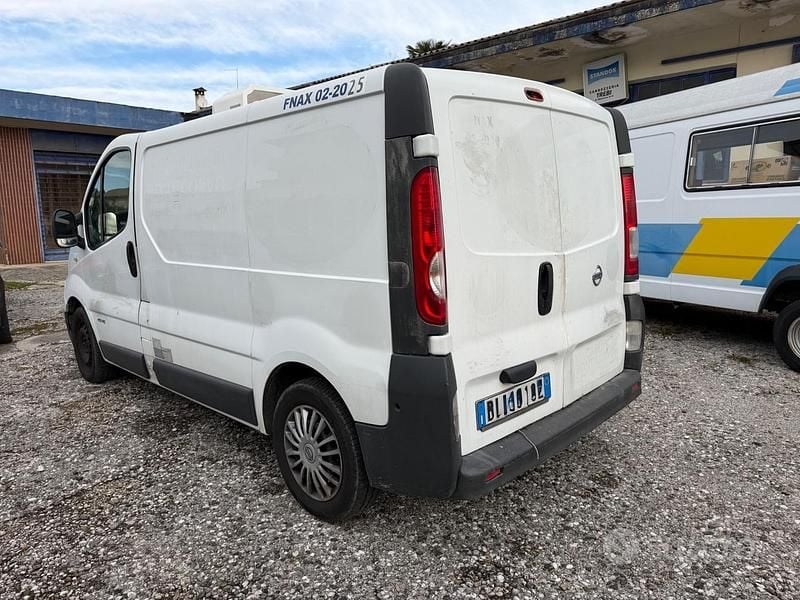 Usata Nissan Primastar 114 CV (83 kW) 2007 Bianco Monovolume