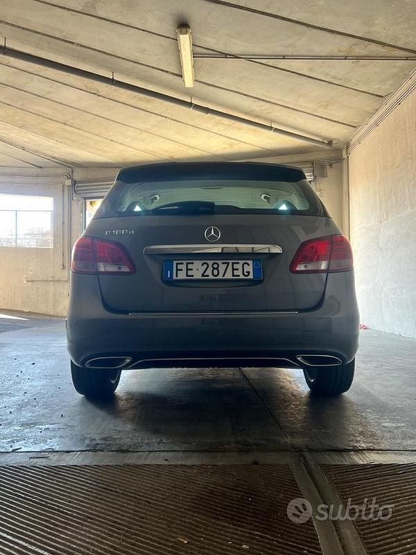 Usata Mercedes B180 109 CV (80 kW) 2016 Grigio Monovolume