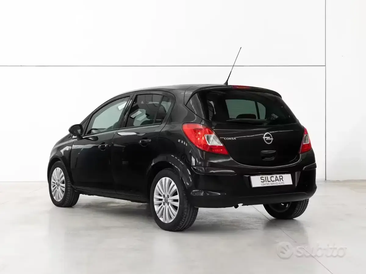 Usata Opel Corsa 85 CV (62 kW) 2012 Nero Utilitaria