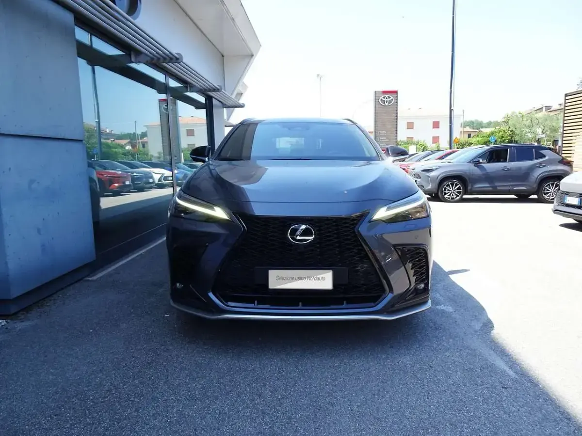 Usata Lexus NX300h Sport Line 243 CV (178 kW) 2022 Grigio SUV