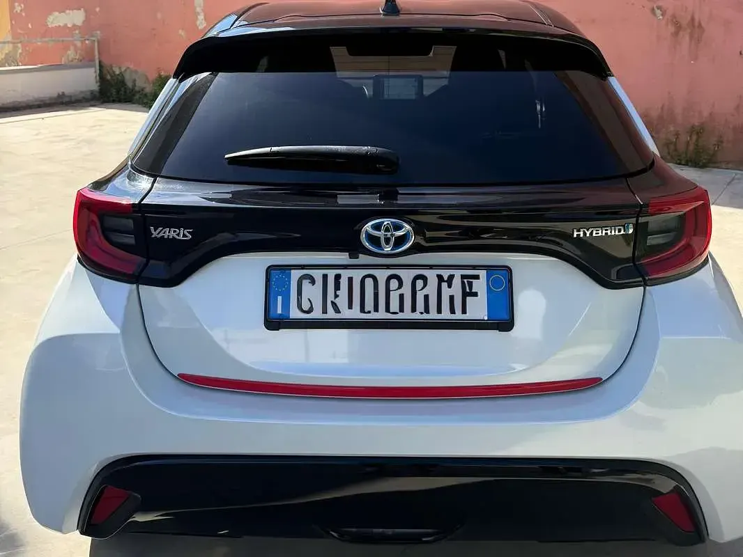 Usata Toyota Yaris Hybrid Style 92 CV (67 kW) 2022 Bianco Berlina