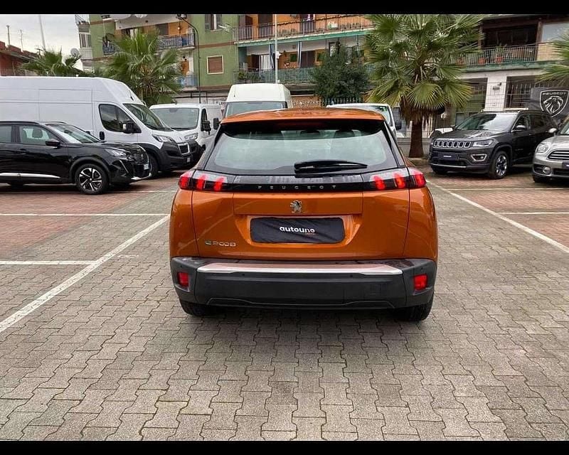 Usata Peugeot e-2008 Active 100 kW (136 CV) 2022 Arancione SUV