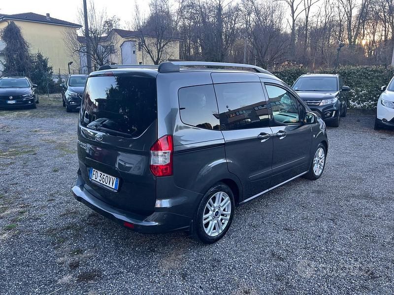 Usata Ford Tourneo Courier Titanium 95 CV (69 kW) 2016 Grigio Monovolume