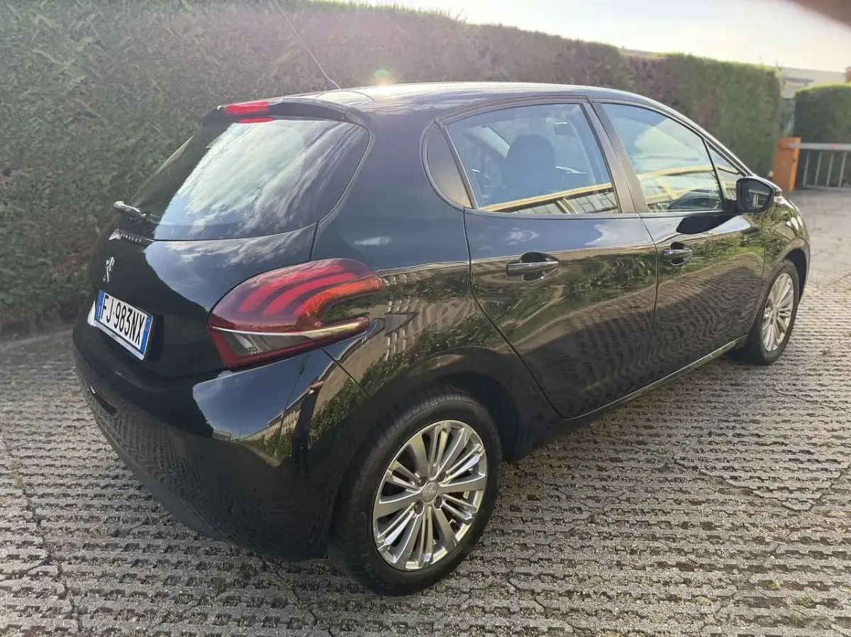 Usata Peugeot 208 Allure 75 CV (55 kW) 2017 Other Utilitaria