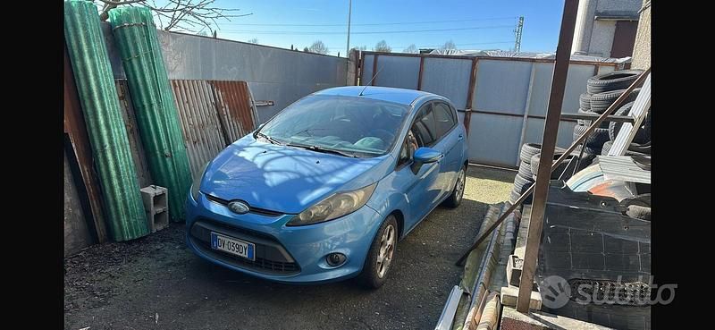 Usata Ford Fiesta 82 CV (60 kW) 2009 Blu Utilitaria
