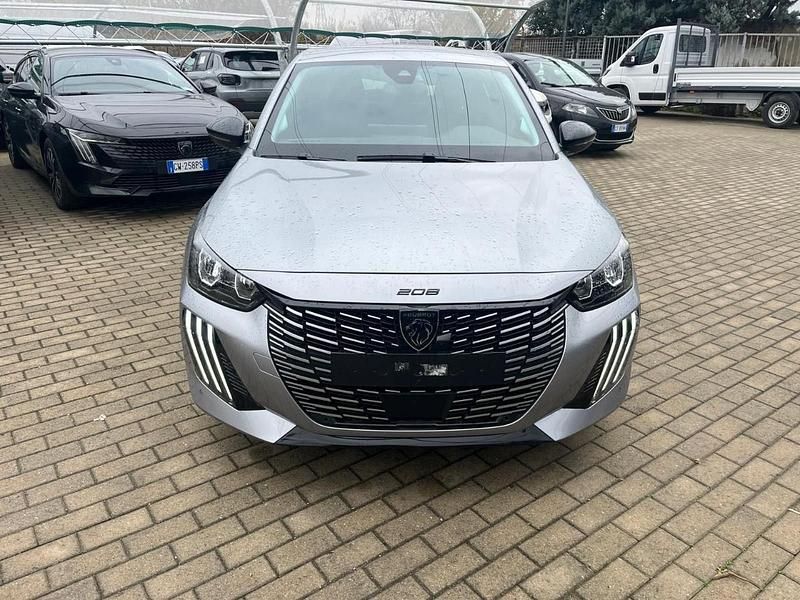 Usata Peugeot 208 Allure 101 CV (74 kW) 2024 Grigio Utilitaria
