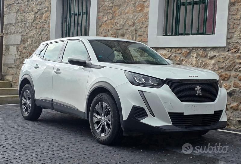 Usata Peugeot 2008 Active 101 CV (74 kW) 2021 Bianco SUV