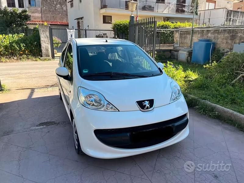 Usata Peugeot 107 67 CV (49 kW) 2009 Bianco Utilitaria