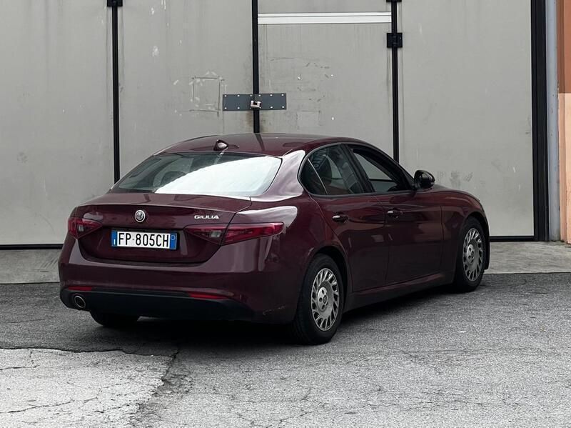 Usata Alfa Romeo Giulia 149 CV (109 kW) 2018 Rosso Berlina