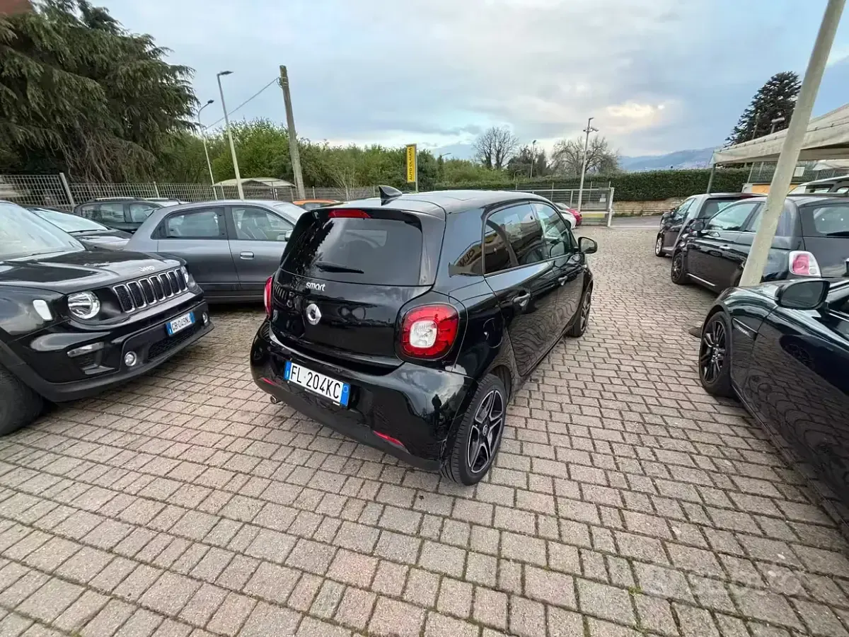 Usata Smart ForFour 71 CV (52 kW) 2017 Nero Utilitaria