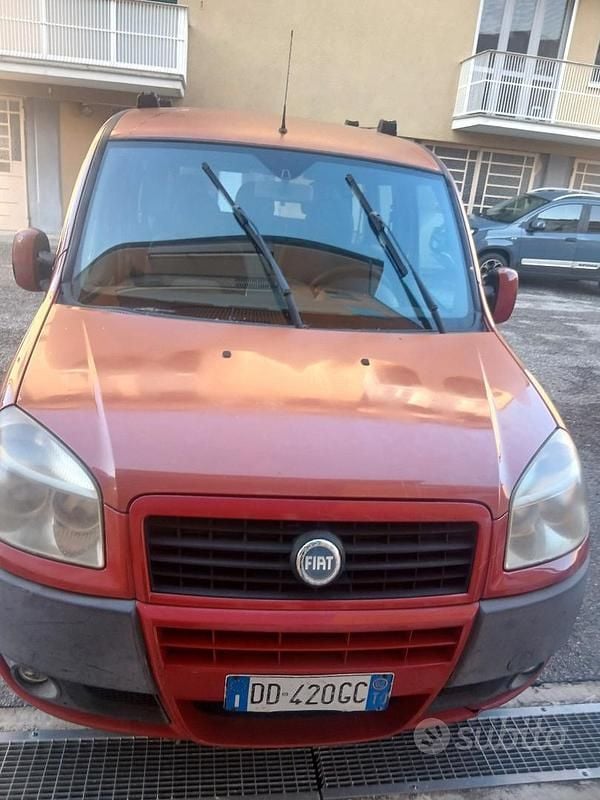 Usata Fiat Doblò 77 CV (56 kW) 2006 Rosso Monovolume