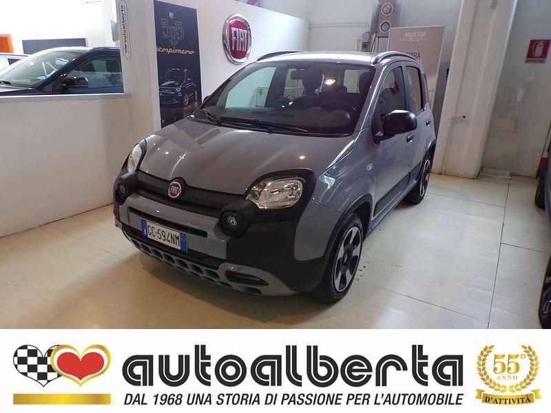 Usata Fiat Panda Cross Cross 69 CV (50 kW) 2020 Grigio moda pastello Utilitaria