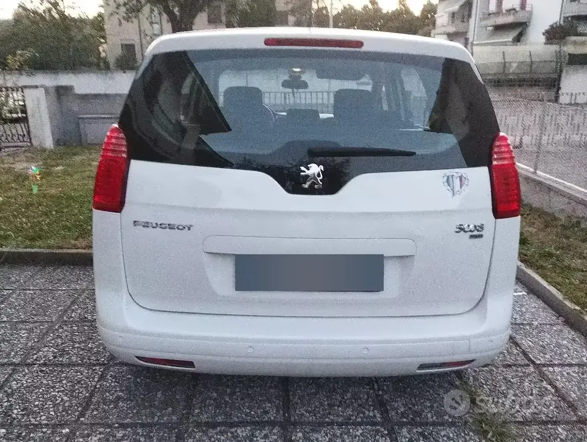 Usata Peugeot 5008 112 CV (82 kW) 2012 Bianco Monovolume