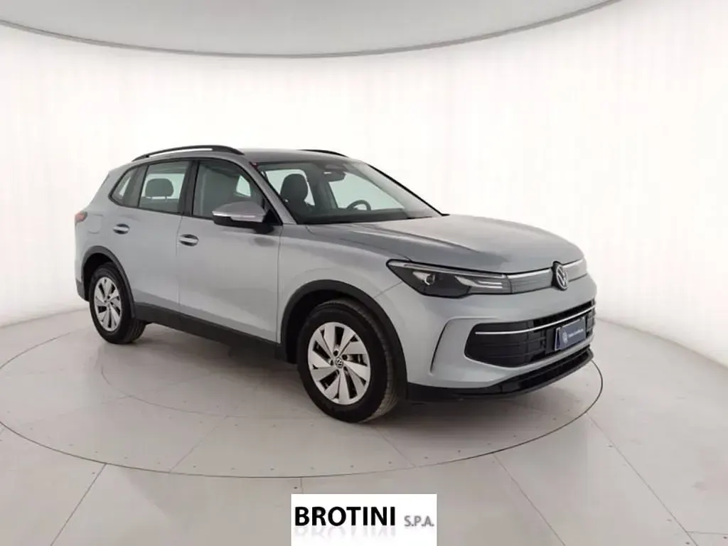 Usata VW Tiguan Life 150 CV (110 kW) 2025 Grigio metallizzato SUV