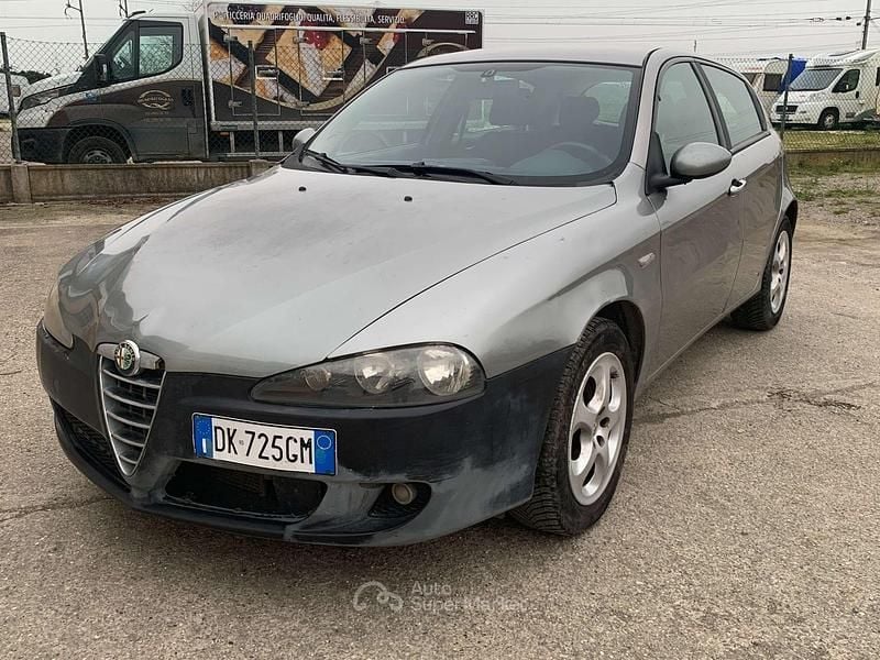 Usata Alfa Romeo 147 Progression 105 CV (77 kW) 2007 Grigio Utilitaria