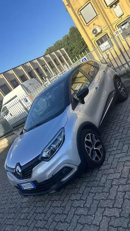 Usata Renault Captur Zen 90 CV (66 kW) 2018 Grigio SUV