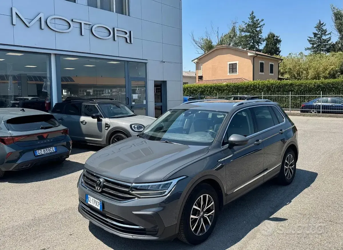 Usata VW Tiguan Life 150 CV (110 kW) 2022 Grigio SUV