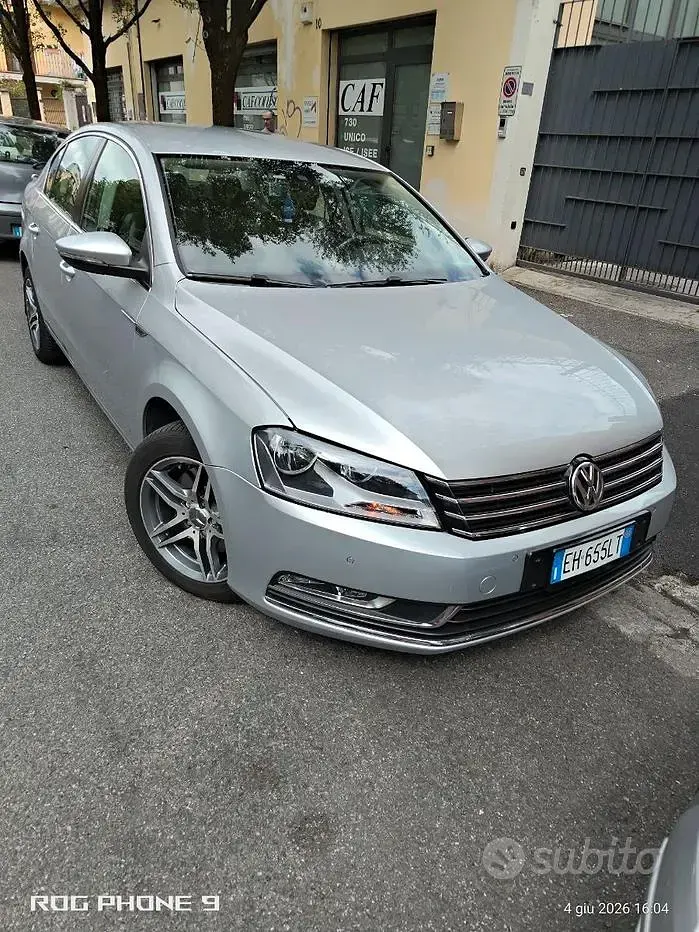 Usata VW Passat 105 CV (77 kW) 2011 Grigio Berlina