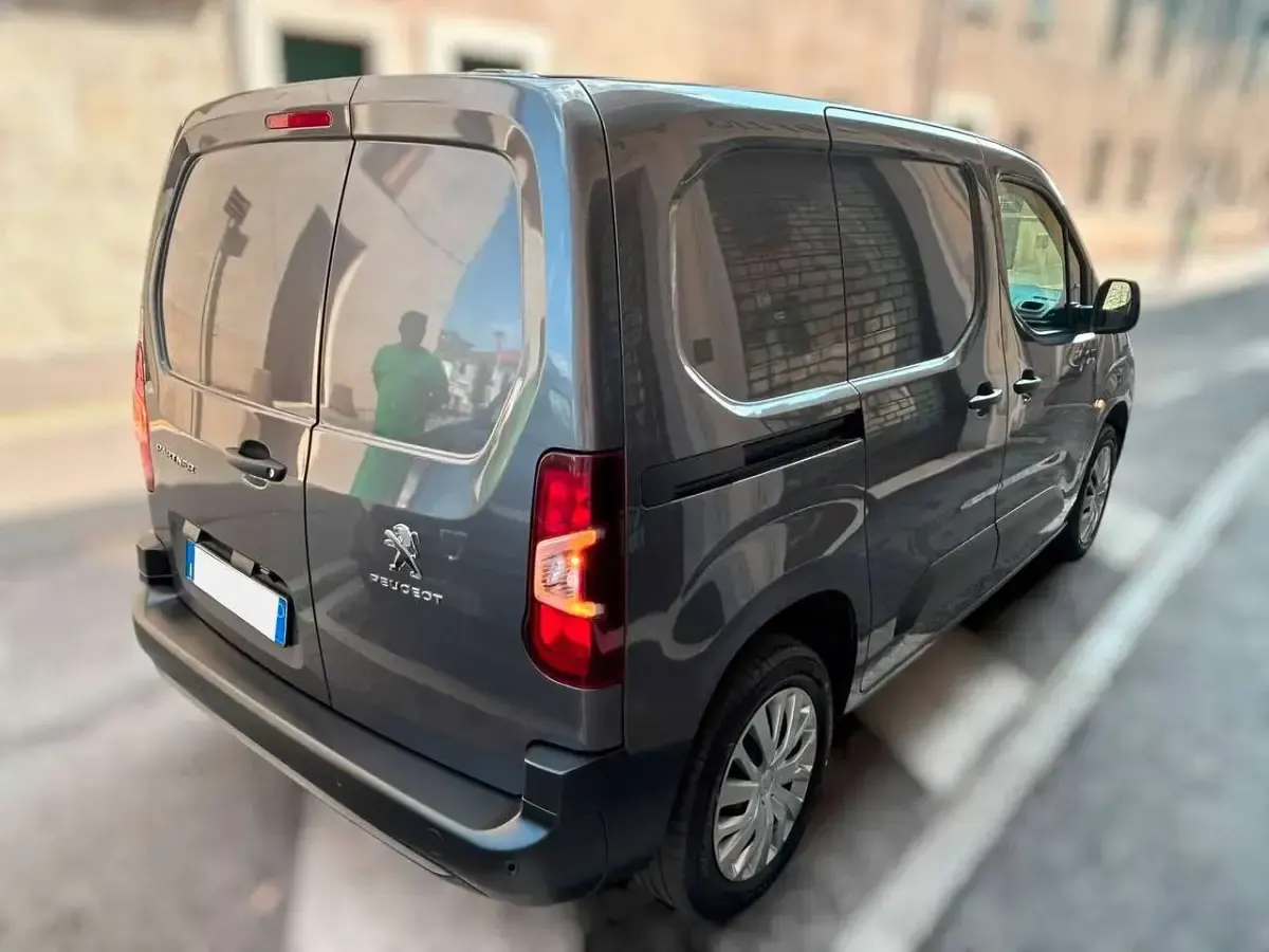 Usata Peugeot Partner 131 CV (96 kW) 2021 Grigio Monovolume
