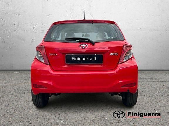 Usata Toyota Yaris Active 90 CV (66 kW) 2014 Rosso Berlina