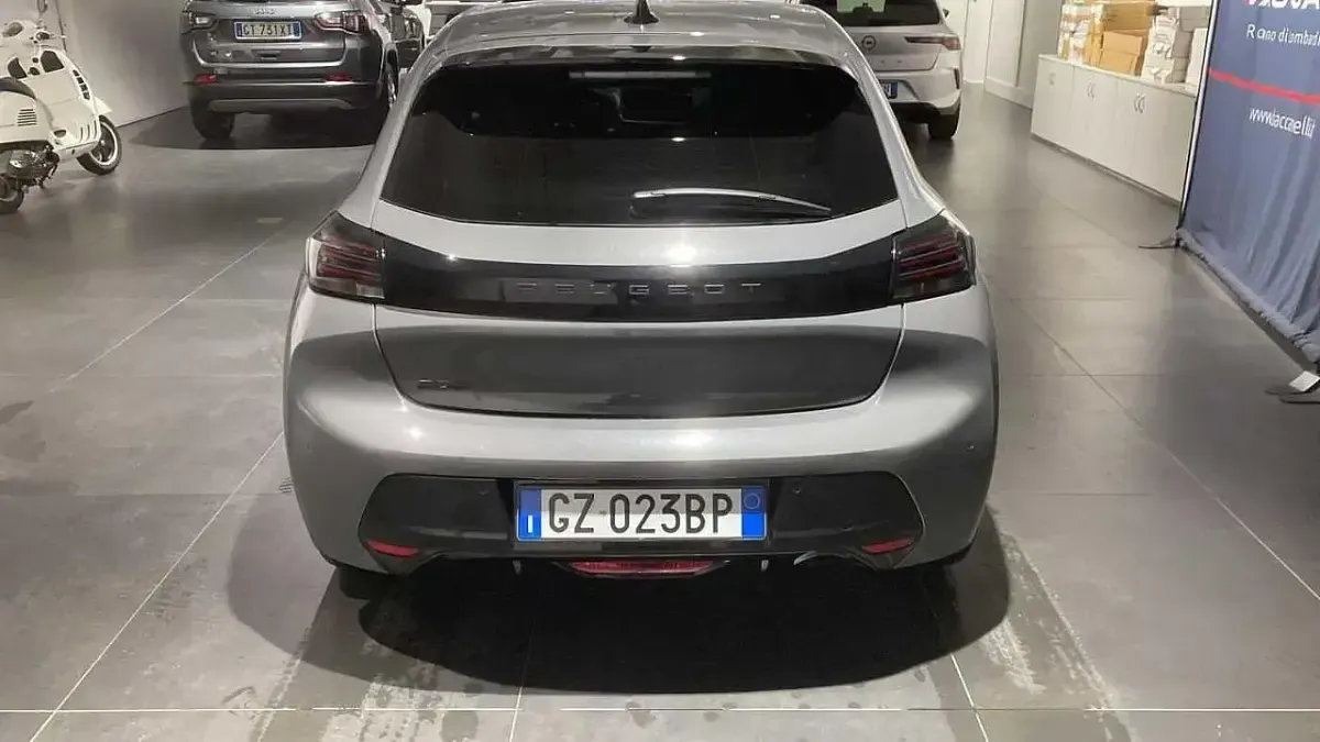 Usata Peugeot 208 Allure 101 CV (74 kW) 2025 Grigio Utilitaria
