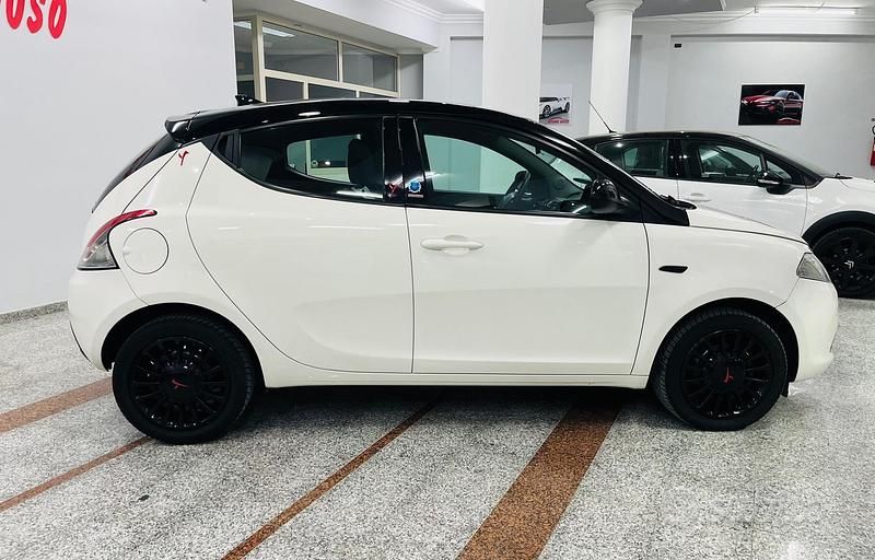 Usata Lancia Ypsilon 95 CV (69 kW) 2014 Bianco Utilitaria