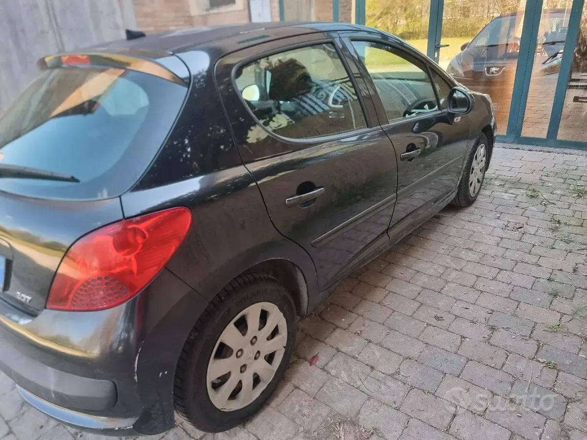 Usata Peugeot 207 75 CV (55 kW) 2009 Nero Berlina