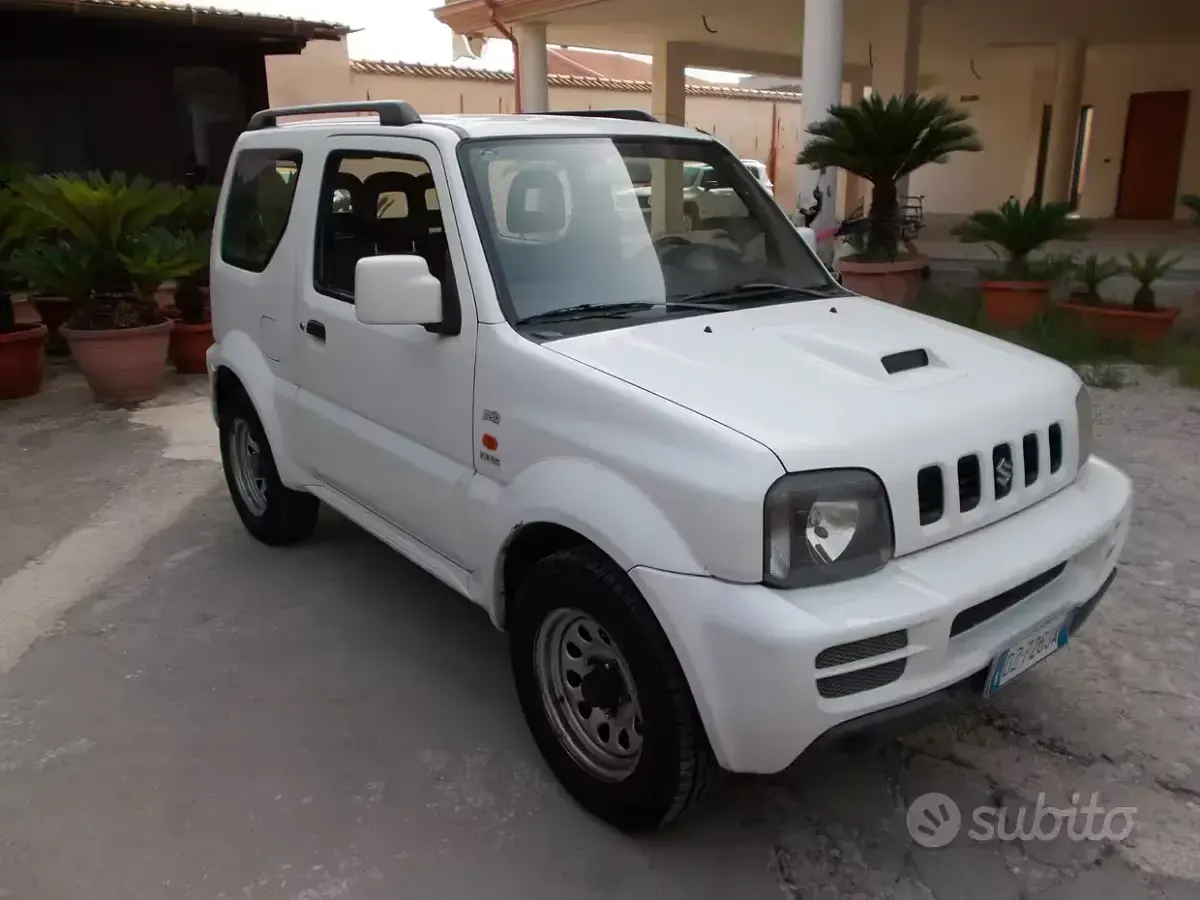 Usata Suzuki Jimny 86 CV (63 kW) 2010 Bianco SUV