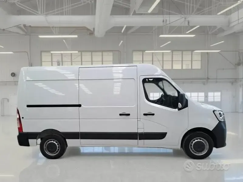 Usata Renault Master 135 CV (99 kW) 2022 Bianco Monovolume