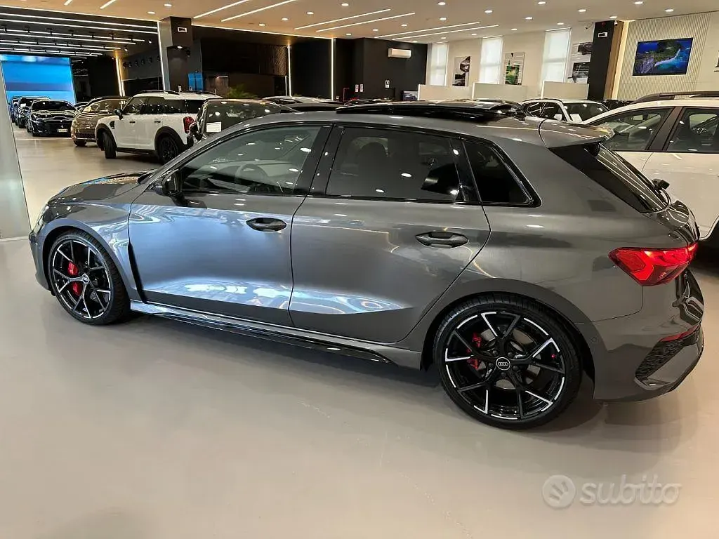 Usata Audi RS3 400 CV (294 kW) 2023 Grigio metallizzato Berlina
