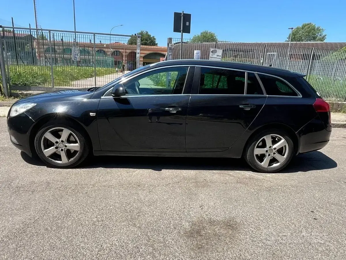 Usata Opel Insignia Cosmo 160 CV (117 kW) 2011 Nero Station wagon