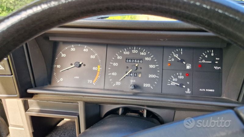 Usata Alfa Romeo 75 120 CV (88 kW) 1989 Grigio Berlina