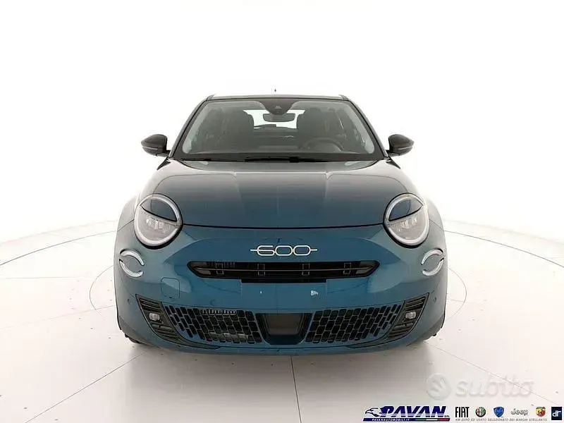 Nuova Fiat 600 Icon 110 CV (80 kW) 2025 Verde SUV