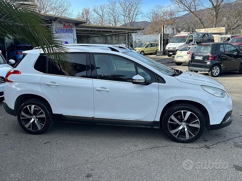 Usata Peugeot 2008 S 120 CV (88 kW) 2015 Bianco SUV