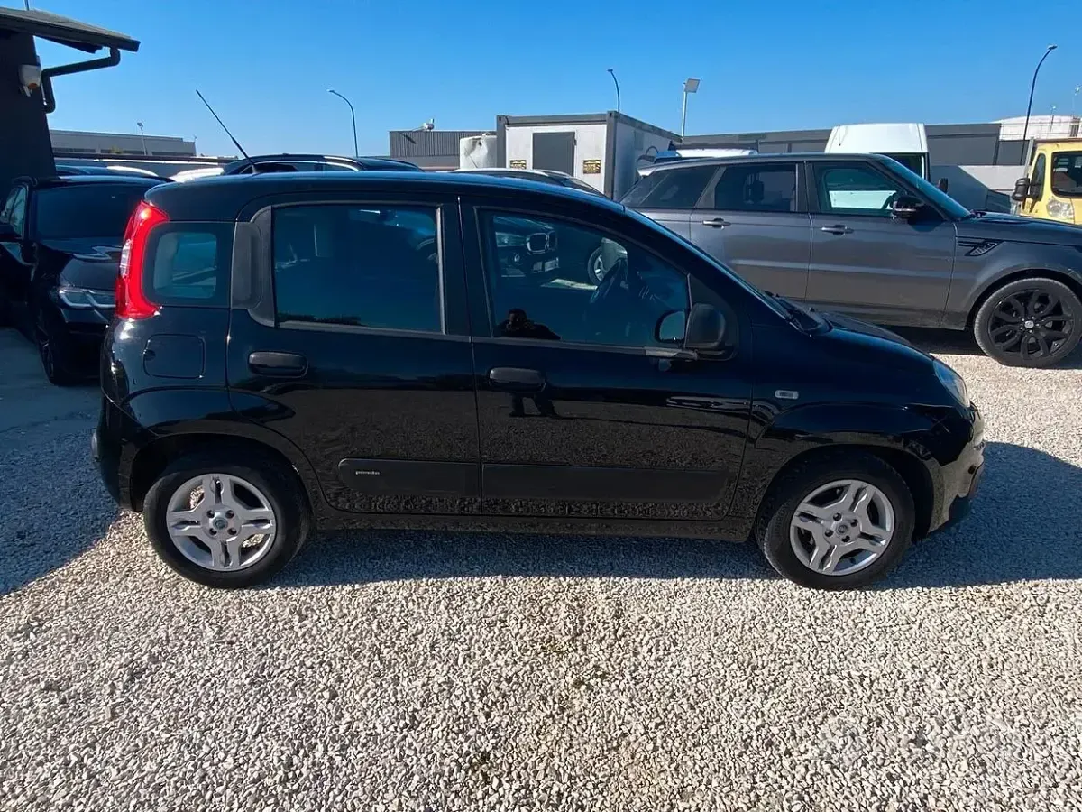 Usata Fiat Panda Lounge 69 CV (50 kW) 2015 Nero Utilitaria