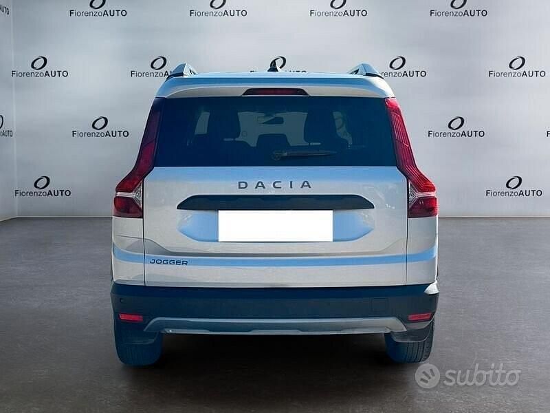 Usata Dacia Jogger Comfort 101 CV (74 kW) 2022 Grigio Monovolume