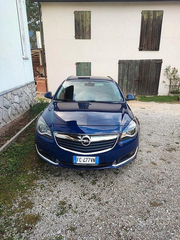 Usata Opel Insignia 140 CV (102 kW) 2016 Blu Station wagon