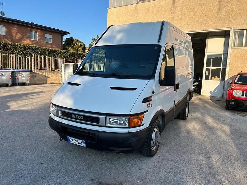 Usata Iveco Daily 103 CV (75 kW) 2000 Bianco