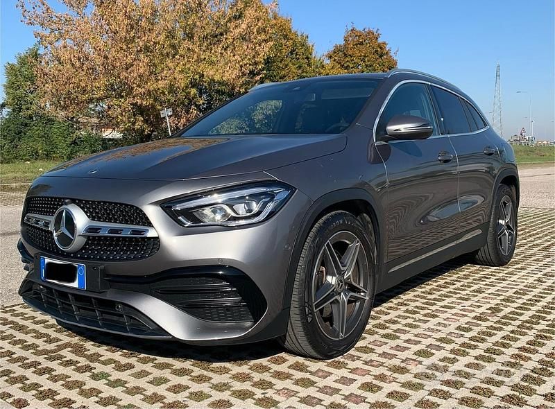 Usata Mercedes GLA200 Premium 150 CV (110 kW) 2020 Grigio SUV