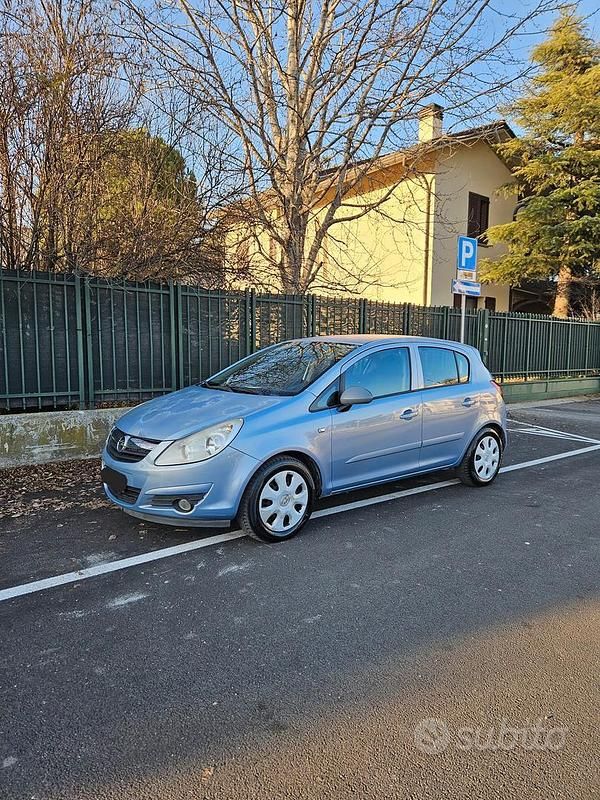 Usata Opel Corsa Cosmo 75 CV (55 kW) 2007 Grigio Berlina